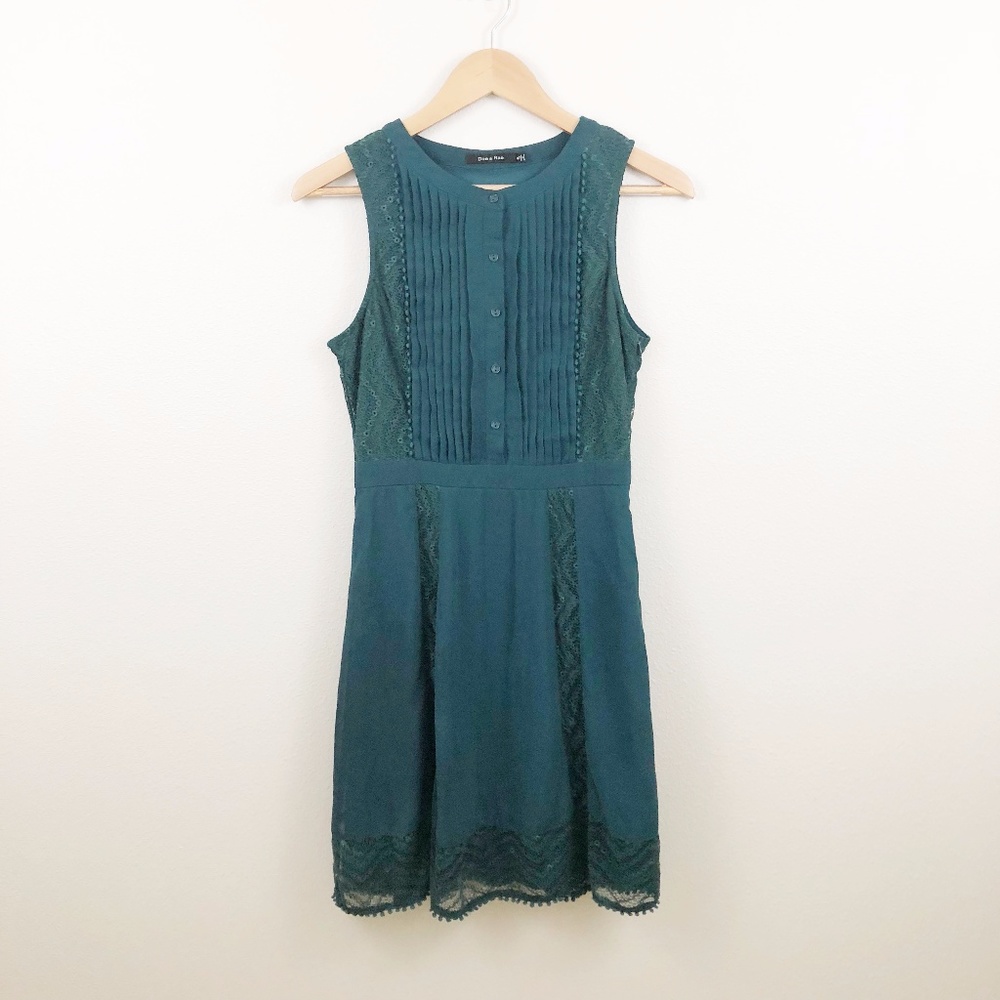Doe & Rae Green Lace and Pleated Sleeveless Dress